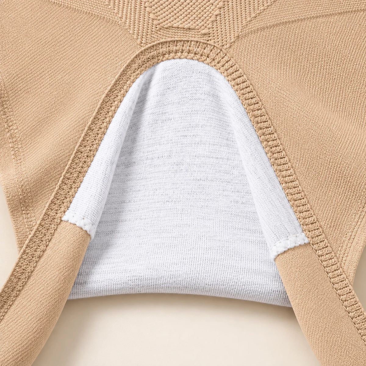 Refuerzo blanco en el interior del tejido beige; ilustración del producto